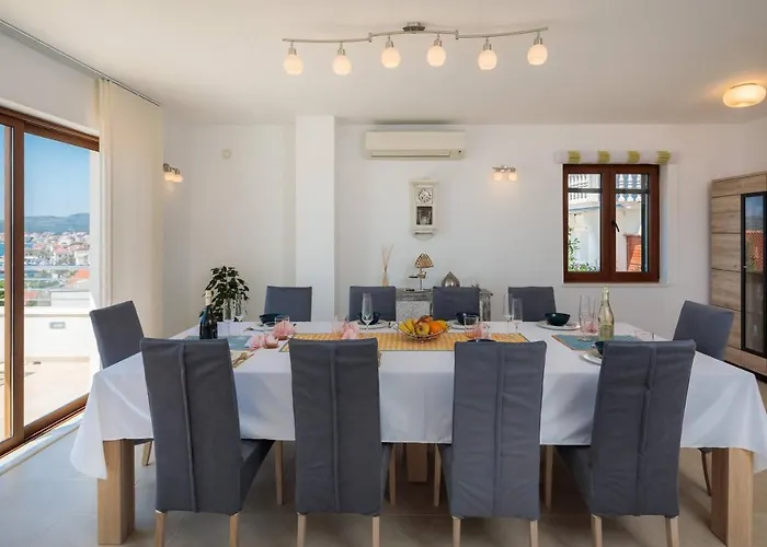 Jasmin 로고즈니차